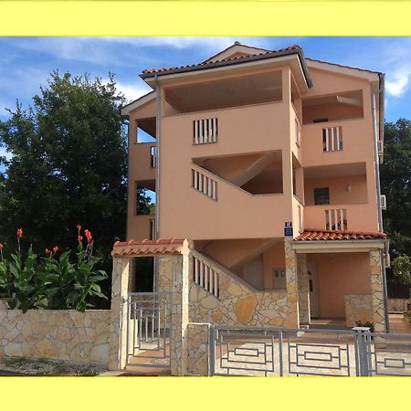 Apartments Coral, Klimno, Island Krk Exterior foto