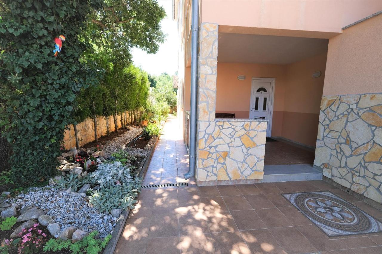 Apartments Coral, Klimno, Island Krk Exterior foto