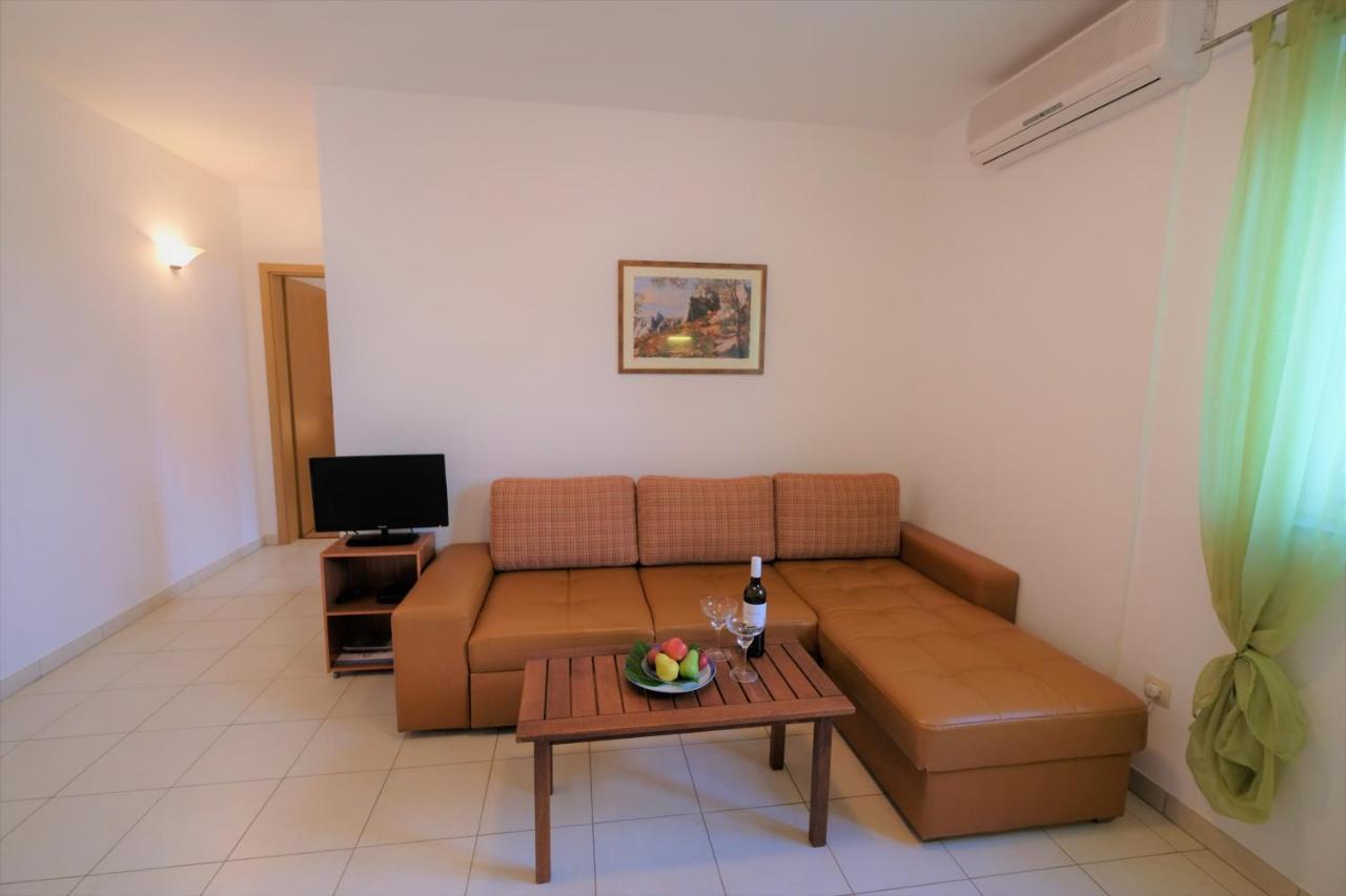 Apartments Coral, Klimno, Island Krk Exterior foto
