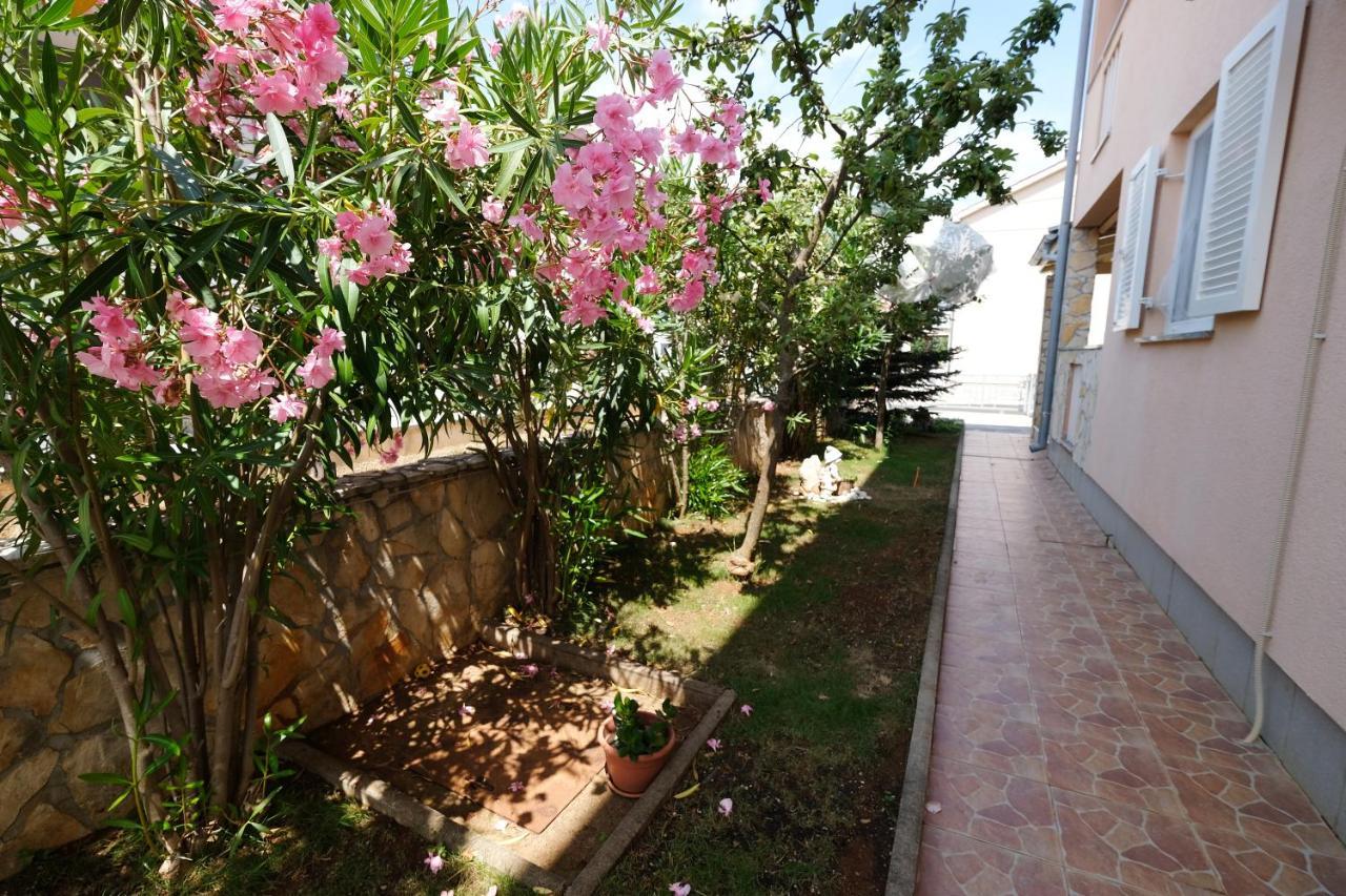 Apartments Coral, Klimno, Island Krk Exterior foto