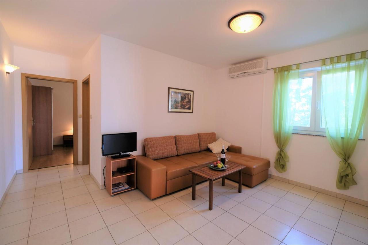 Apartments Coral, Klimno, Island Krk Exterior foto