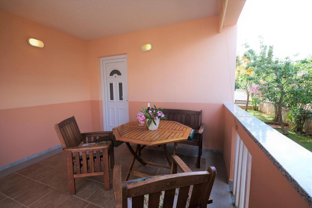 Apartments Coral, Klimno, Island Krk Exterior foto